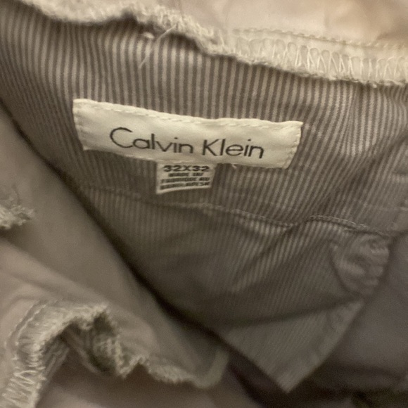 32x32 grey Calvin Klein dress pants. - Picture 4 of 4